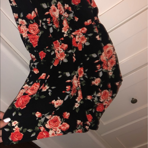 Forever 21 Floral Romper size Small - Picture 5 of 5
